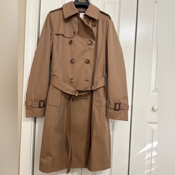Brooks Brothers Jackets & Blazers - Brooks Brothers Classic Tan Trench Coat with zip-out lining, size 8P
